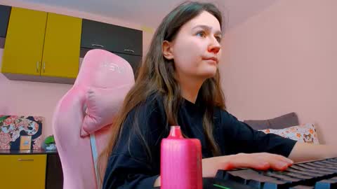 Snapshot of ameli_moon chatting on 09.27.25 Eileen online show from 09.27.25