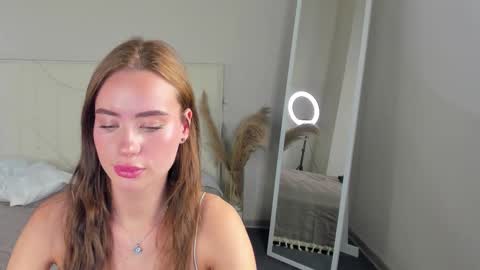Snapshot of ameli_povilainn chatting on 09.18.25 Ameli online show from 09.18.25