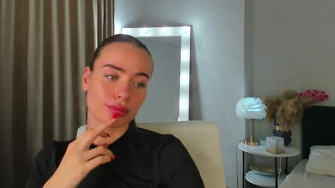 Snapshot of ameli_povilainn chatting on 10.13.25 Ameli online show from 10.13.25