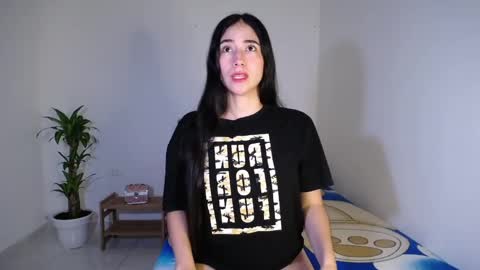 Snapshot of amelycaro chatting on 01.27.25 Amely  online show from 01.27.25