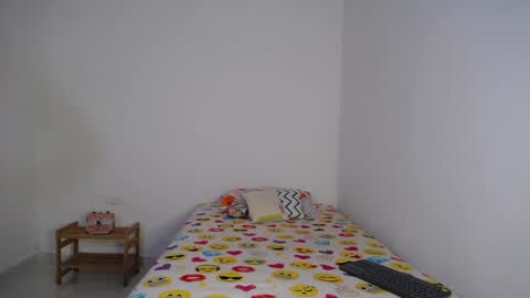 Snapshot of amelycaro chatting on 02.04.25 Amely  online show from 02.04.25