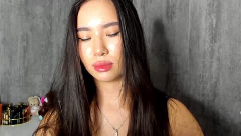 Snapshot of amina_artin chatting on 12.22.24 Amina online show from 12.22.24