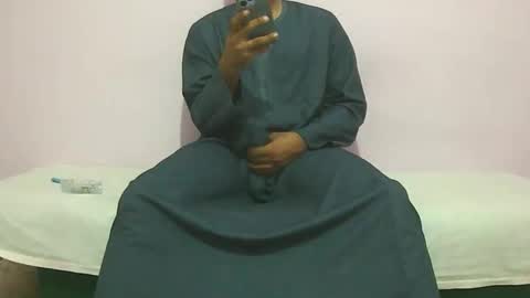 Snapshot of amir_elaraby chatting on 10.05.25 Amir online show from 10.05.25