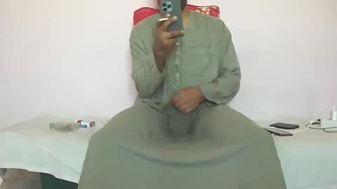 Snapshot of amir_elaraby chatting on 10.12.25 Amir online show from 10.12.25