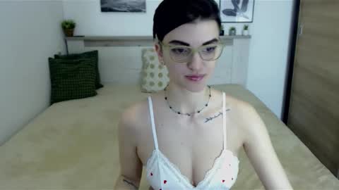 Snapshot of amylexy chatting on 03.08.25 Hi there guys  My pleasure in your hands  pvt is open online show from 03.08.25