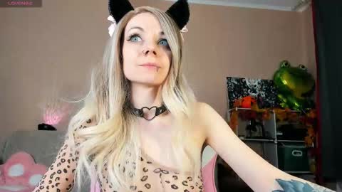 Snapshot of amyrose69 chatting on 10.14.25 Amy Rose online show from 10.14.25