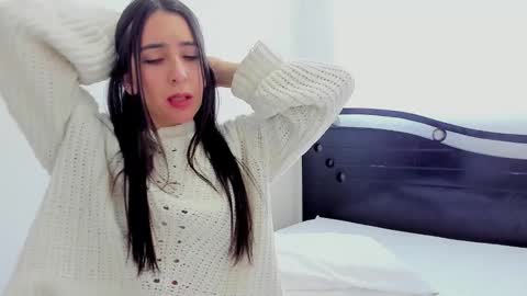 Snapshot of ana_castilo chatting on 01.12.25 Ana  IG an castillo 1 online show from 01.12.25