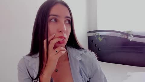 Snapshot of ana_castilo chatting on 03.10.25 Ana  IG an castillo 1 online show from 03.10.25