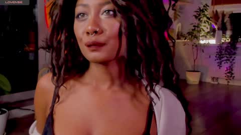 Snapshot of ana_peachy_ chatting on 12.20.24 My name is Ana. Im 22 years old not 50. Really MY BIO IS MY ONLYFANSLike and subscribe3 online show from 12.20.24