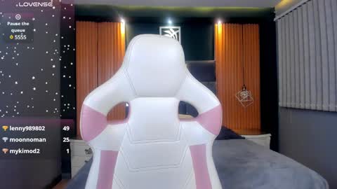 Snapshot of ana_taylor2 chatting on 02.18.25 Ana online show from 02.18.25