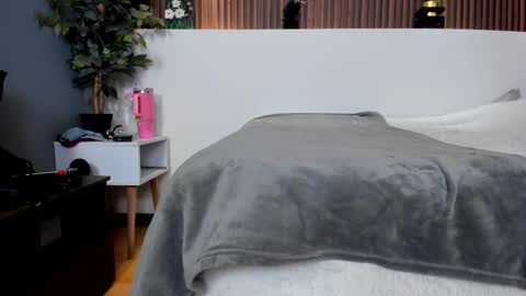 Snapshot of ana_taylor2 chatting on 02.25.25 Ana online show from 02.25.25