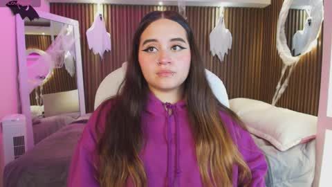 Snapshot of ana_taylor2 chatting on 10.13.25 Ana online show from 10.13.25