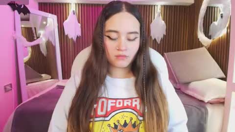 Snapshot of ana_taylor2 chatting on 10.15.25 Ana online show from 10.15.25