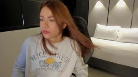 Snapshot of anahi_wood_ chatting on 09.23.25 A N A H I online show from 09.23.25