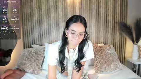 Snapshot of anahinclar chatting on 10.14.25 Anahin online show from 10.14.25