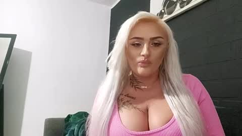 Snapshot of anastasiaamore chatting on 09.25.25 AnastasiaAmore online show from 09.25.25