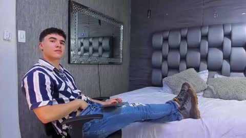 Snapshot of andre_parker chatting on 12.18.24 Andre Parker online show from 12.18.24