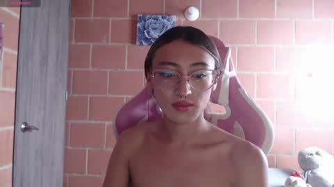 Snapshot of andrea_camila chatting on 09.28.25 Andrea  online show from 09.28.25