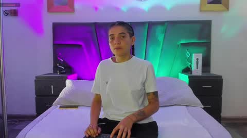 Snapshot of andreaandkarina chatting on 01.19.25 Andrea Karina online show from 01.19.25