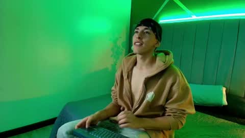 Snapshot of andreuw_wolf chatting on 10.29.25 Andreuw Wolf online show from 10.29.25