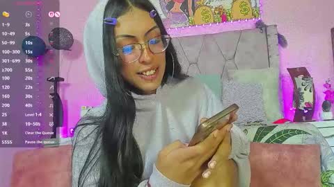 Snapshot of andromedashine chatting on 10.15.25 vero paez online show from 10.15.25