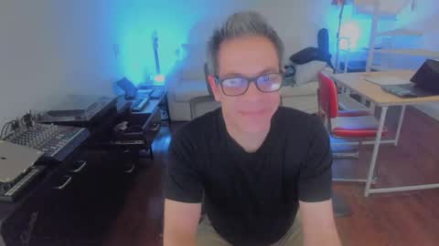 Snapshot of andy0pandi chatting on 09.12.25 Andrew online show from 09.12.25