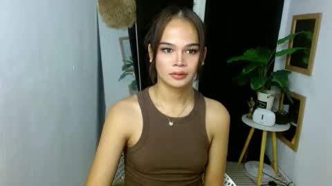 Snapshot of angel_indiguise chatting on 10.12.25 angela online show from 10.12.25