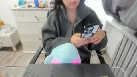 Snapshot of angel_lee__ chatting on 01.06.25 angel_lee__ online show from 01.06.25