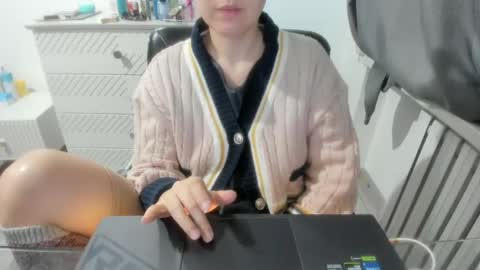 Snapshot of angel_lee__ chatting on 02.12.25 angel_lee__ online show from 02.12.25