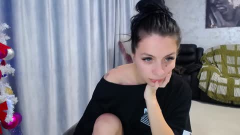 Snapshot of angel_xxx9 chatting on 01.01.25 nico online show from 01.01.25