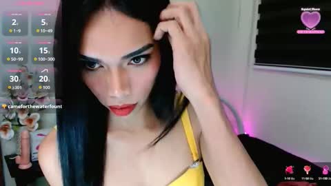 Snapshot of angelamonroe chatting on 10.11.25 SENORITA online show from 10.11.25