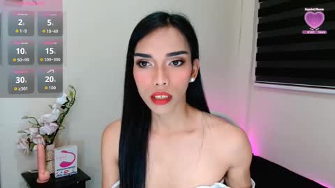 Snapshot of angelamonroe chatting on 10.12.25 SENORITA online show from 10.12.25