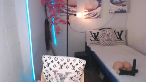 Snapshot of angelamorena chatting on 03.03.25 angelamorena online show from 03.03.25