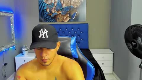 Angel And Cris online show from 10.20.25