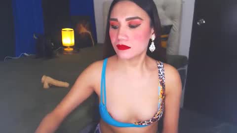 Snapshot of angelcumfallen chatting on 01.11.25 Angel online show from 01.11.25
