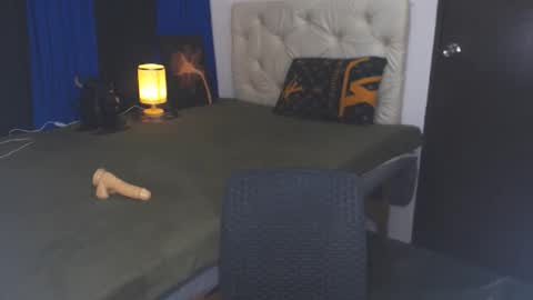 Snapshot of angelcumfallen chatting on 01.12.25 Angel online show from 01.12.25