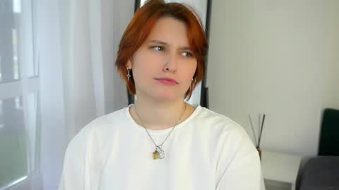 Snapshot of angeliastouffer chatting on 10.27.25 Viola online show from 10.27.25