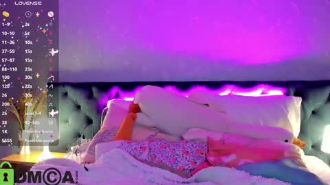 Snapshot of angelika_cute_ chatting on 09.17.25 Angelika online show from 09.17.25