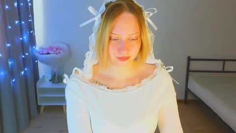 Snapshot of angellisss chatting on 11.01.25 Cutie online show from 11.01.25