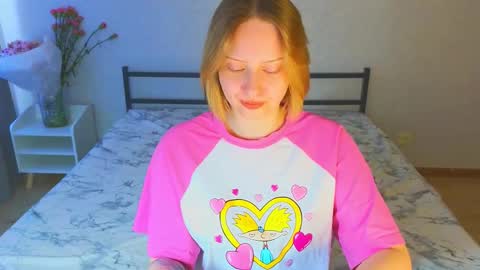 Snapshot of angellisss chatting on 11.11.25 Cutie online show from 11.11.25