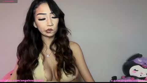 Snapshot of angelllsworlddd chatting on 09.20.25 angel online show from 09.20.25