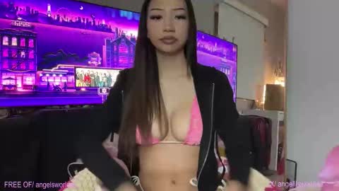 Snapshot of angelllsworlddd chatting on 11.13.25 angel online show from 11.13.25