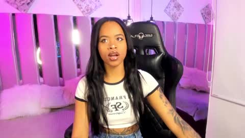 Snapshot of angelsmia_ chatting on 09.27.25  MIA available content ask online show from 09.27.25