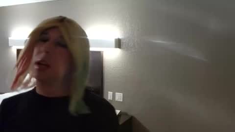 Snapshot of angelxlondon chatting on 10.22.25 AngelxLondon online show from 10.22.25