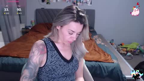 Snapshot of anna_ana chatting on 10.29.25 Anadirectgirl online show from 10.29.25