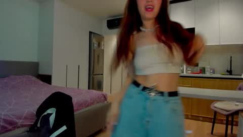 Snapshot of annaelfi chatting on 09.22.25 Anna online show from 09.22.25