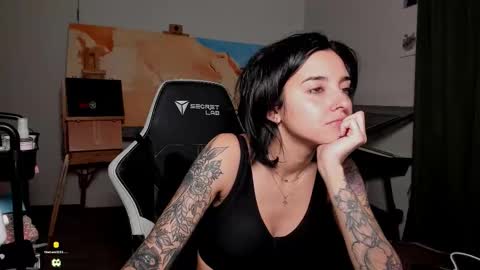 Snapshot of annaforevers chatting on 11.04.25 Anna Forevers online show from 11.04.25