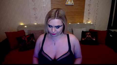 AnnessixReign online show from 12.29.24