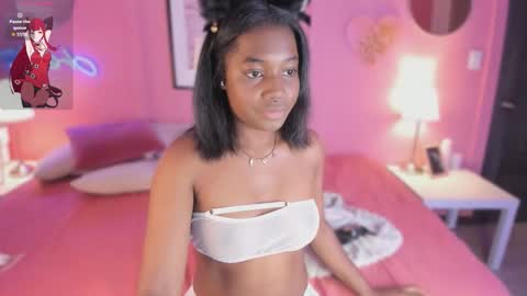 Snapshot of annia_dh chatting on 09.15.25 annia online show from 09.15.25