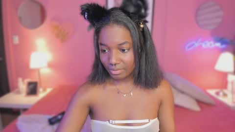 Snapshot of annia_dh chatting on 09.19.25 annia online show from 09.19.25
